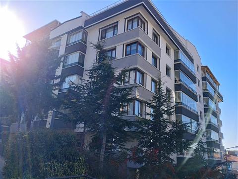 Antrasit ve beyaz modern cephe uygulaması