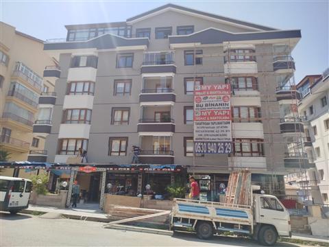Cadde üzeri binada tamamlanan dış cephe mantolama