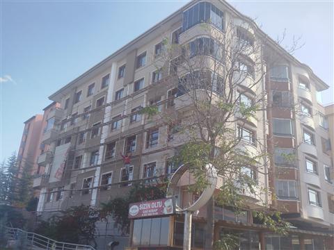 İskele üzerinde dış cephe boya ve sıva çalışması